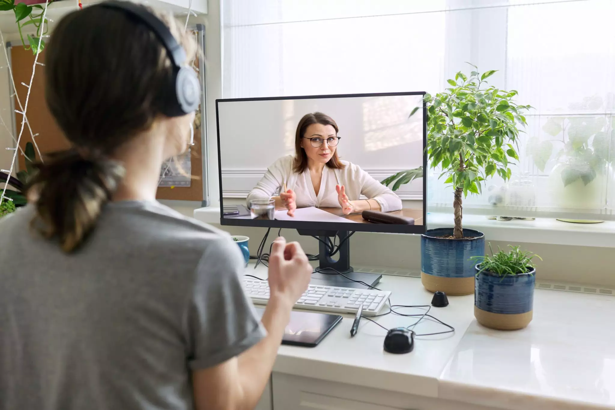 Paciente em sessão de terapia online por videochamada